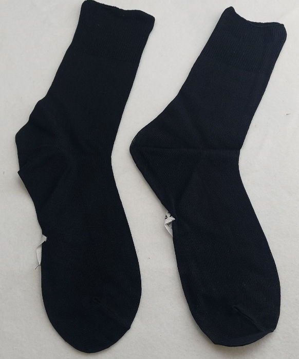 THIN BLACK SOCKS