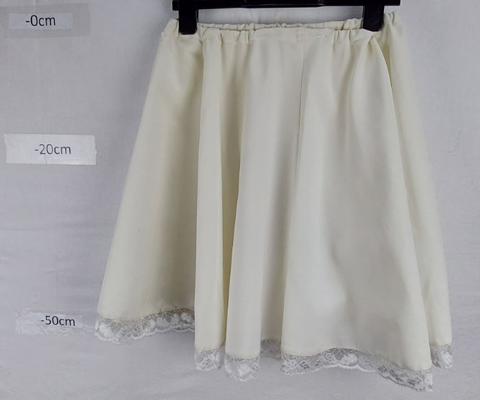CREAM SKIRT WITH LACE TRIM