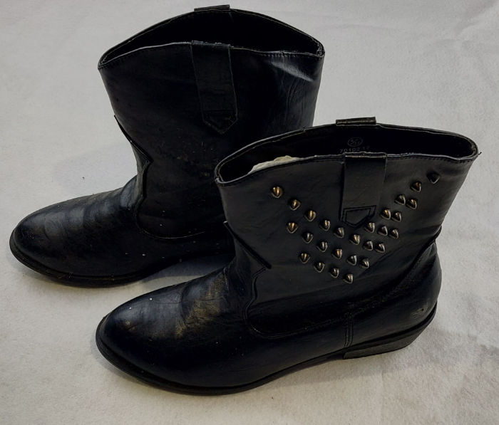 BLACK ANKLE BOOTS WITH STUDS SHOES