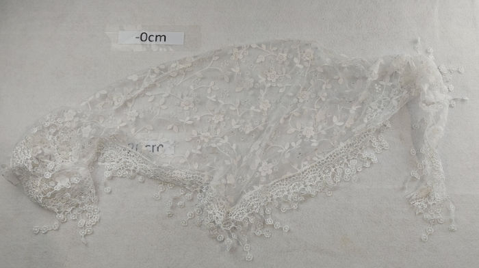 WHITE NET SCARF PERIOD 