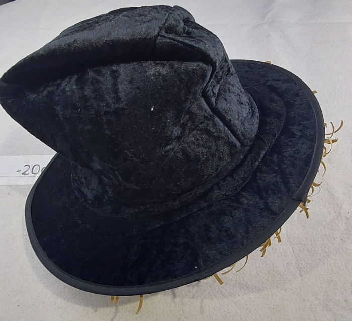 BLACK VINTAGE HAT PERIOD