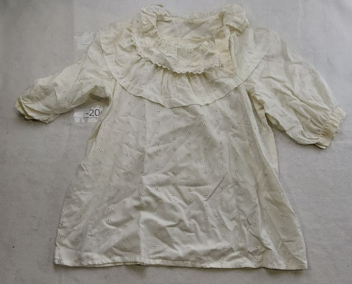 Cream shirt with puffy sleeve