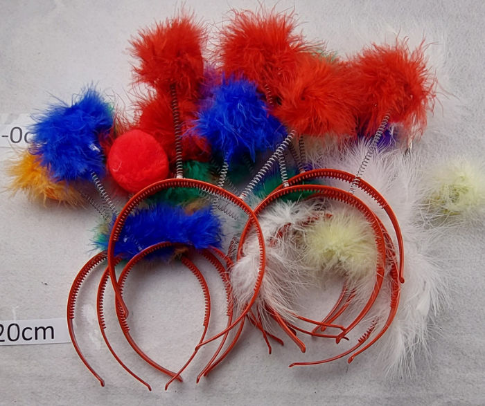 HEADBAND WITH ANTENNAE POM POMS
