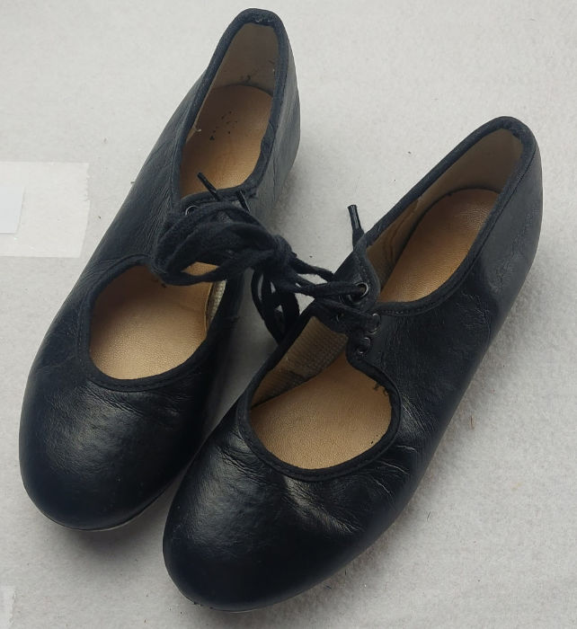 BLACK TAP SHOES 